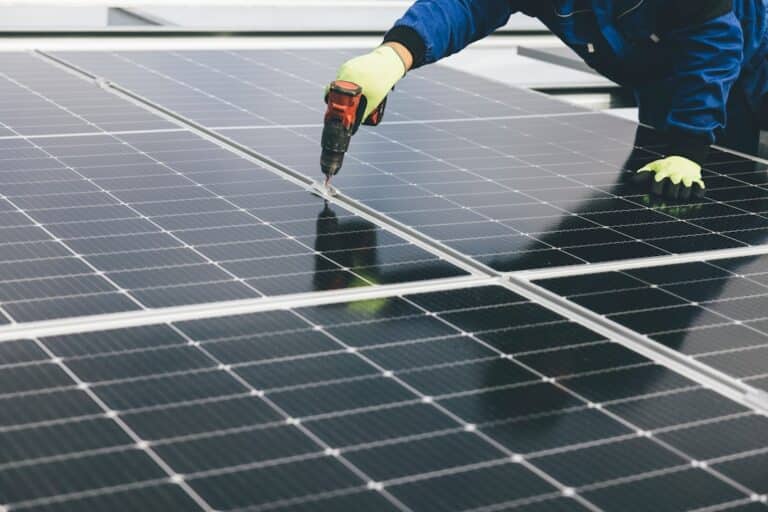 solar operations and maintenance companies